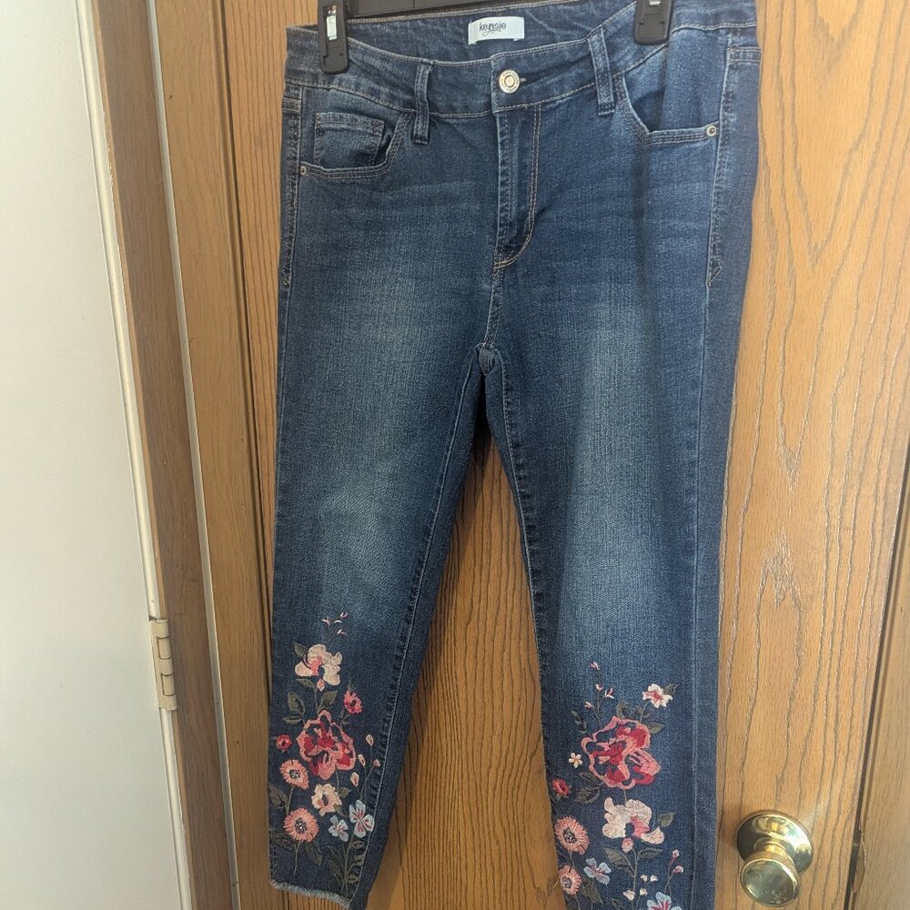 Kensi Skinny Crop Stretch Embroidered Floral Denim Jeans-8/29